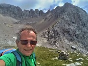 44 Da quota 2193 m oltre il Passo di Corna Piana , spettacolare vista sul roccioso versante nord d'Arera (2512 m)